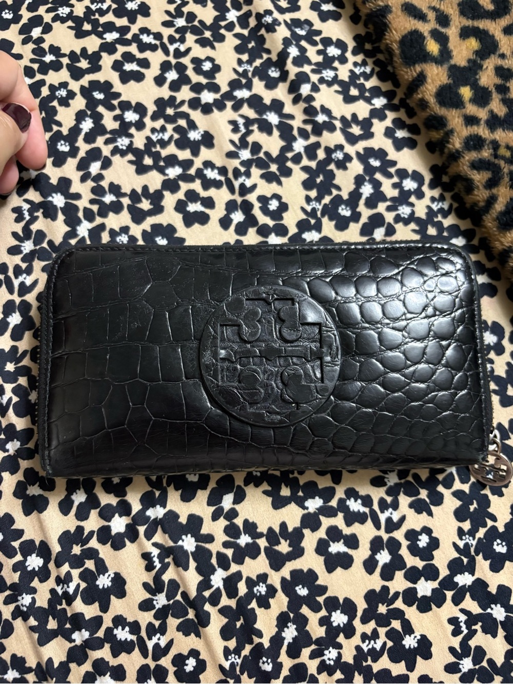 Tory Burch Black Croc-Embossed Zip Wallet with Logo
